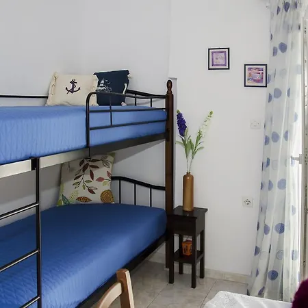 Palaios Penzion Plaka (Milos)