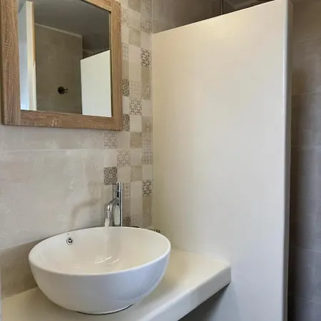 帕莱欧斯客房酒店 Plaka (Milos)