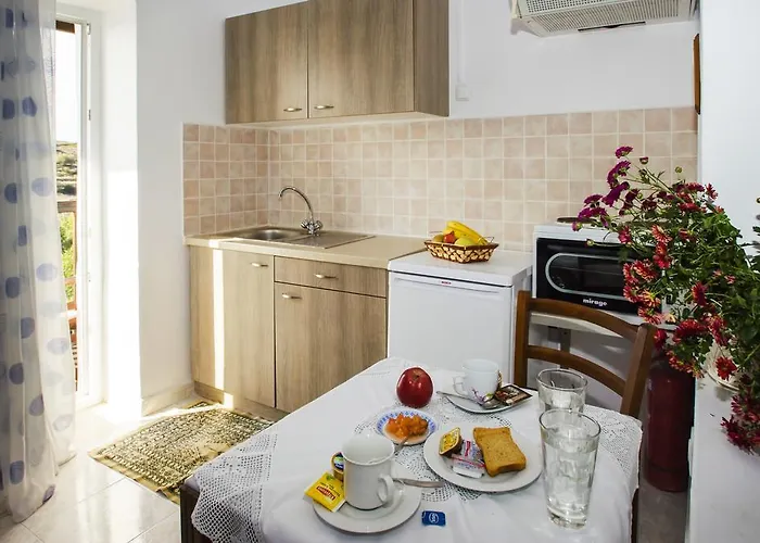 Palaios Guest house 3*