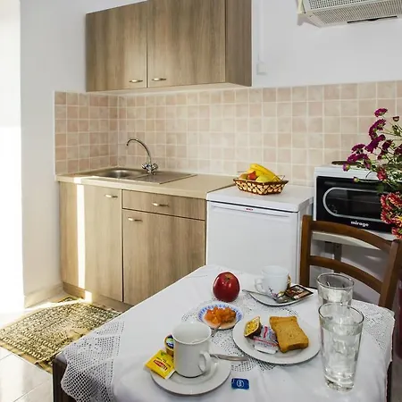 Palaios Guest house 3*